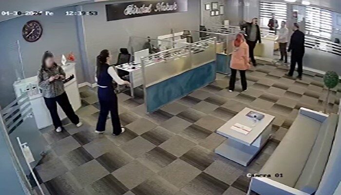 Erzurum’da görev yapan Avukat Taha Bağaçlı, bürosunda bir şahsın bıçaklı