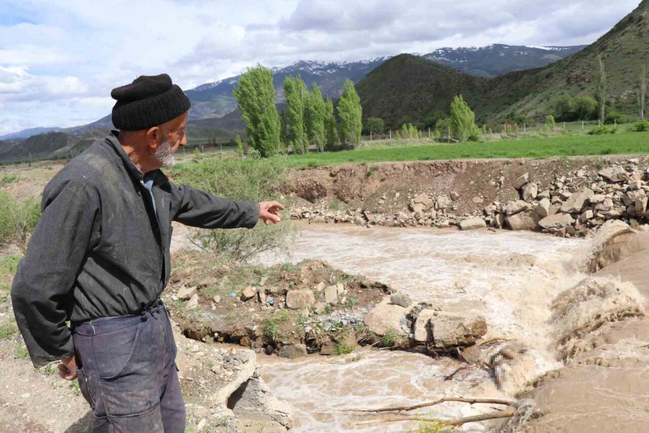 Erzurum’un Oltu ilçesinde, Oltu Çayı’nı geçmeye çalıştığı tahmin edilen erkek