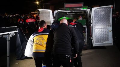 Erzurum’un Yakutiye ilçesinde bir kişi, cami önünde silahla vurulmuş halde