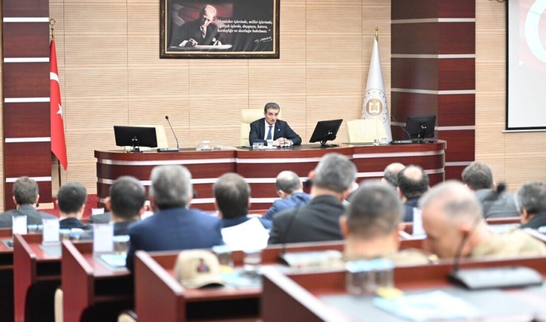 Erzurum Valisi Aydın Baruş başkanlığında, 20 ilçe kaymakamının katılımıyla gerçekleştirilen