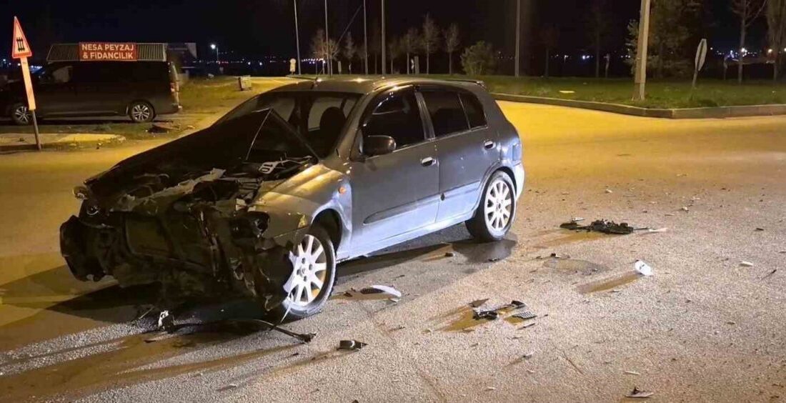 Erzurum’da akşam saatlerinde meydana gelen trafik kazasında biri çocuk 2