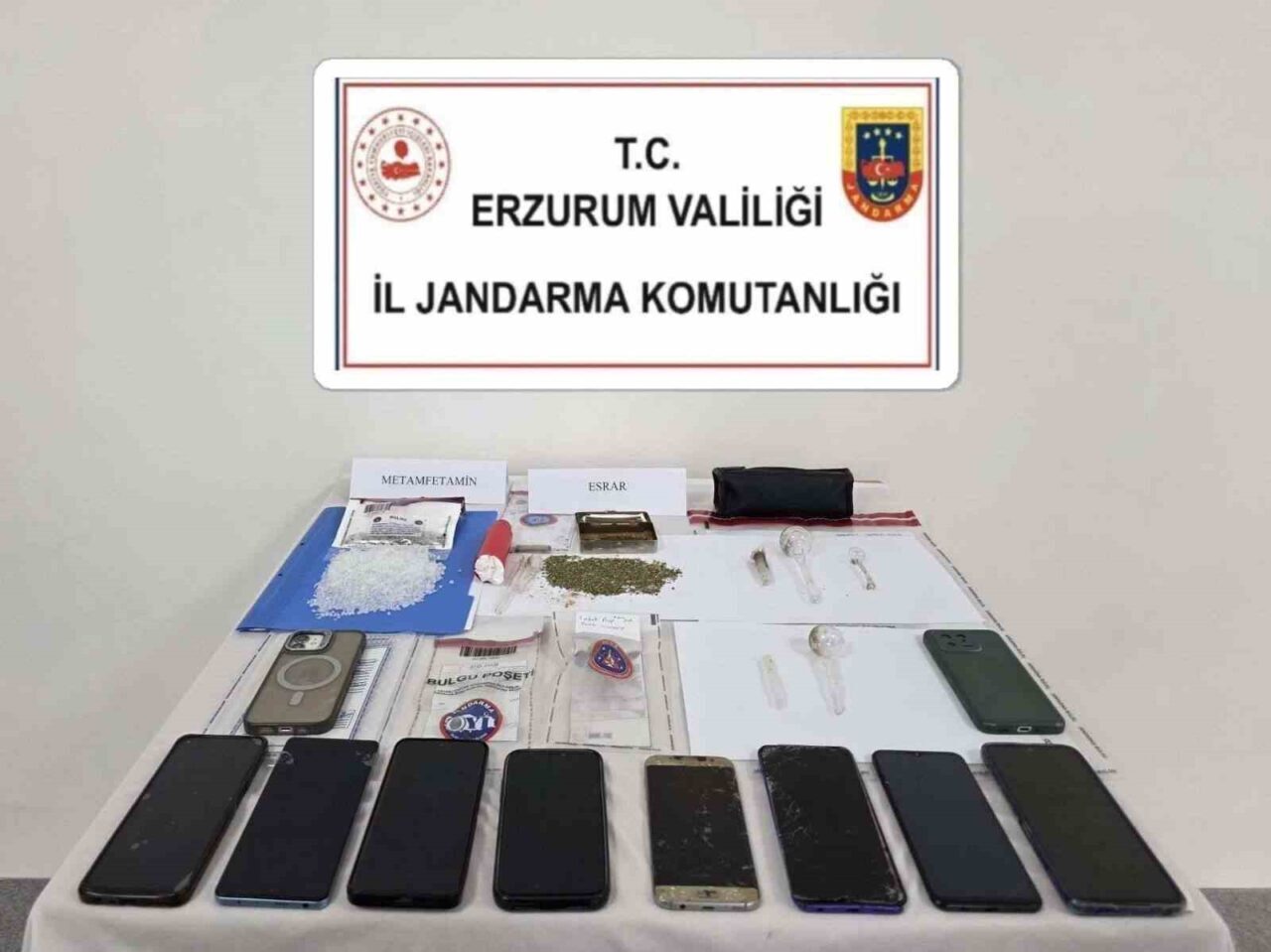 Erzurum İl Jandarma Komutanlığınca uyuşturucu ile mücadele kapsamında Erzurum ve