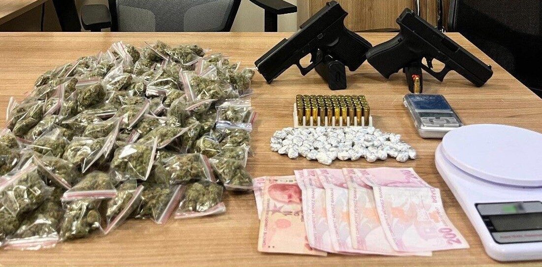 Narkotik polisi, Esenyurt’ta “zula evi” olarak kullanılan iki adrese baskın