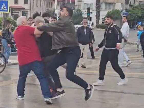 Aydın’ın Efeler ilçesinde kent meydanında meydana gelen olayda, bir internet