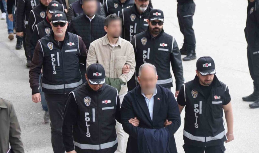 Eskişehir’de Tepebaşı Belediyesi’ne yönelik yapılan operasyonda 25 şüpheli adliyeye sevk