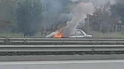 Eskişehir Çevre Yolu’nda bir otomobilde çıkan yangına itfaiye ekipleri müdahale