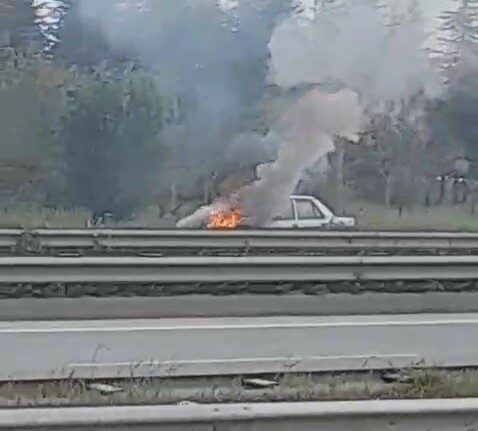 Eskişehir Çevre Yolu’nda bir otomobilde çıkan yangına itfaiye ekipleri müdahale