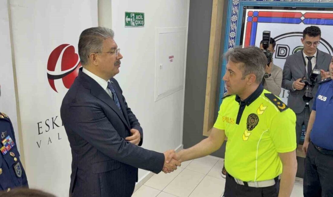 Eskişehir Valisi Erdinç Yılmaz, Kurban Bayramı dolayısıyla düzenlenen bayramlaşma programında,