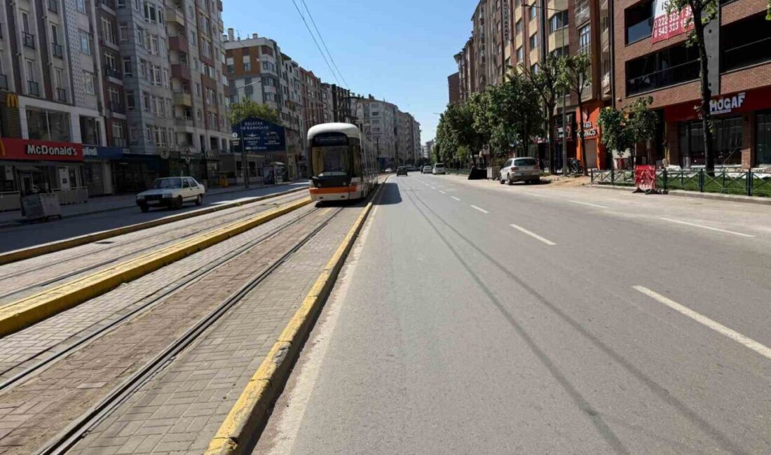 Kurban Bayramı’nın ilk gününde Eskişehir’in cadde ve sokakları sessizliğe büründü.