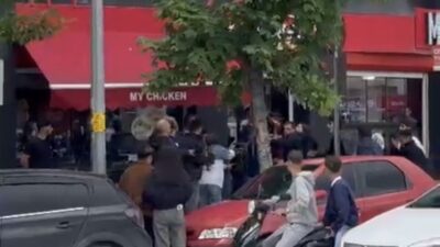 Eskişehir’de 2 grubun cadde ortasında ettiği yumruk yumruğa kavga amatör