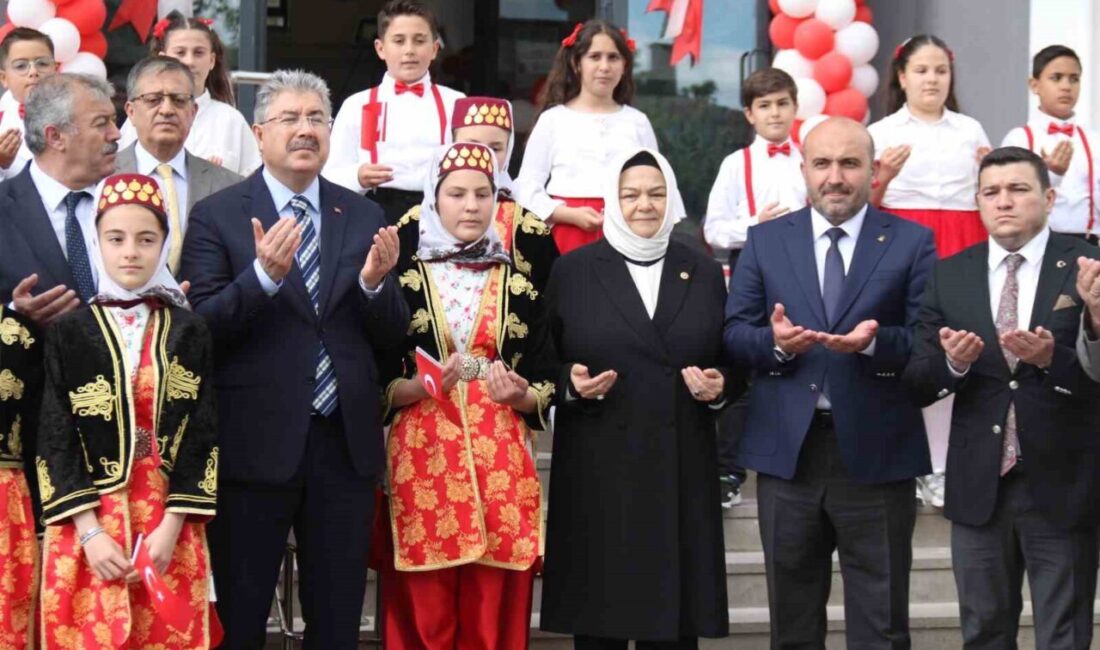 Eskişehir’de yapımı tamamlanan Doktor Mustafa Çamkoru Ortaokulu düzenlenen törenle hizmete
