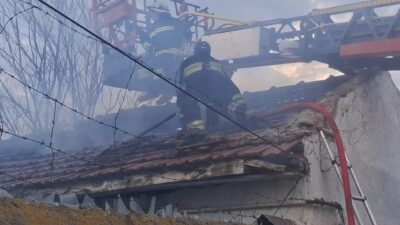 Eskişehir’deki bir müstakil evde çıkan yangın itfaiye ekiplerince söndürüldü. Olay,