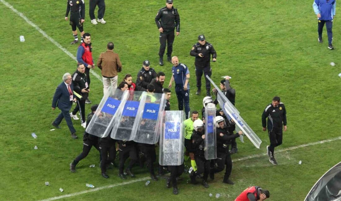 TFF 3. Lig Play-off rövanş mücadelesinde Eskişehirspor ile Ayvalıkgücü Belediyespor