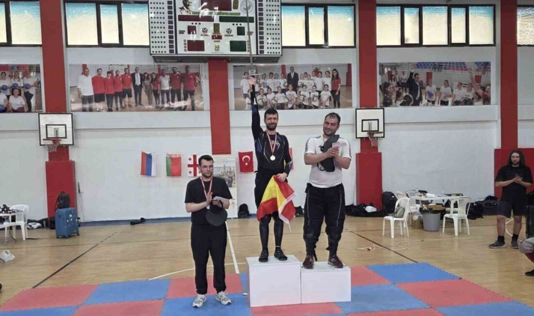 Eskişehirli sporcu Mete Işıkadalar, İzmir’de gerçekleştirilen Tarihi Avrupa Savaş Sanatları