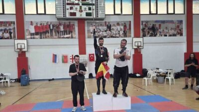 Eskişehirli sporcu Mete Işıkadalar, İzmir’de gerçekleştirilen Tarihi Avrupa Savaş Sanatları