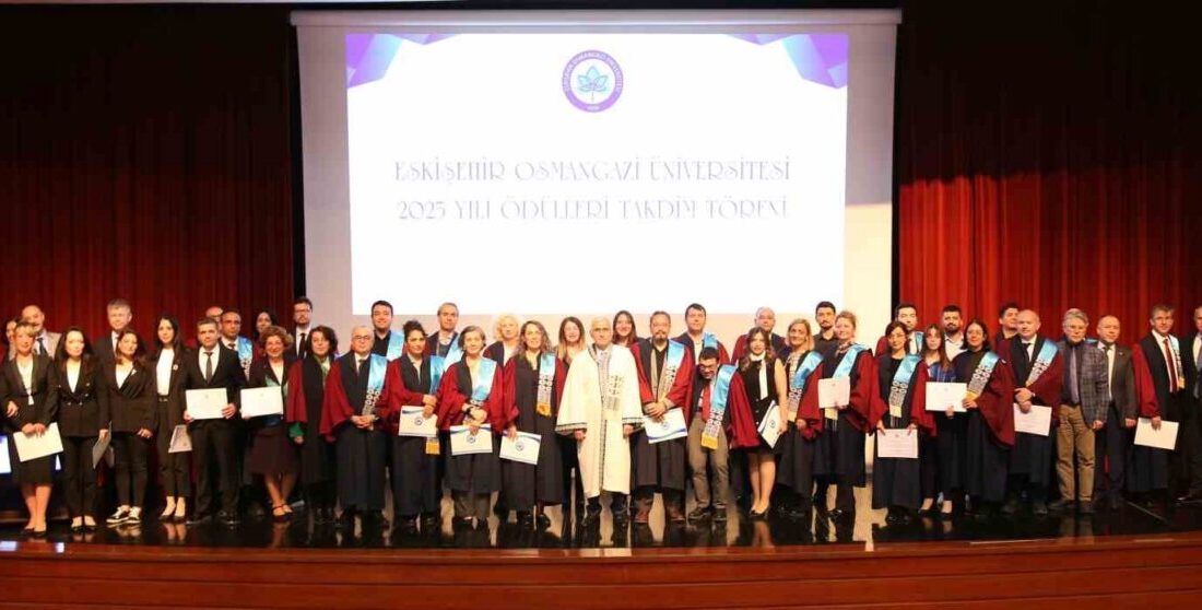 Eskişehir Osmangazi Üniversitesi (ESOGÜ) 2025 Yılı Ödülleri, gerçekleştirilen takdim töreni