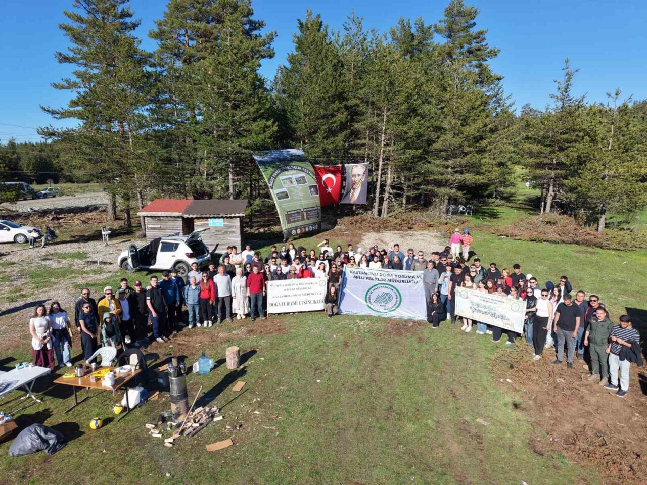 Kastamonu’nun Araç ilçesinde görselliğiyle kendisine hayran bırakan yaylada 19 Mayıs