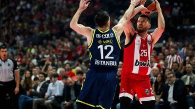 Yunanistan’ın başkenti Atina’da düzenlenen Euroleague Final Four’da yarı final maçında
