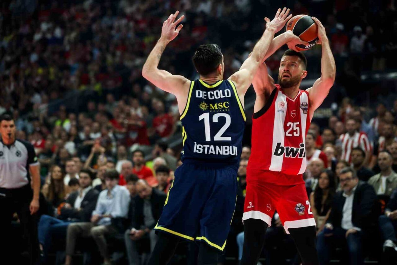 Yunanistan’ın başkenti Atina’da düzenlenen Euroleague Final Four’da yarı final maçında
