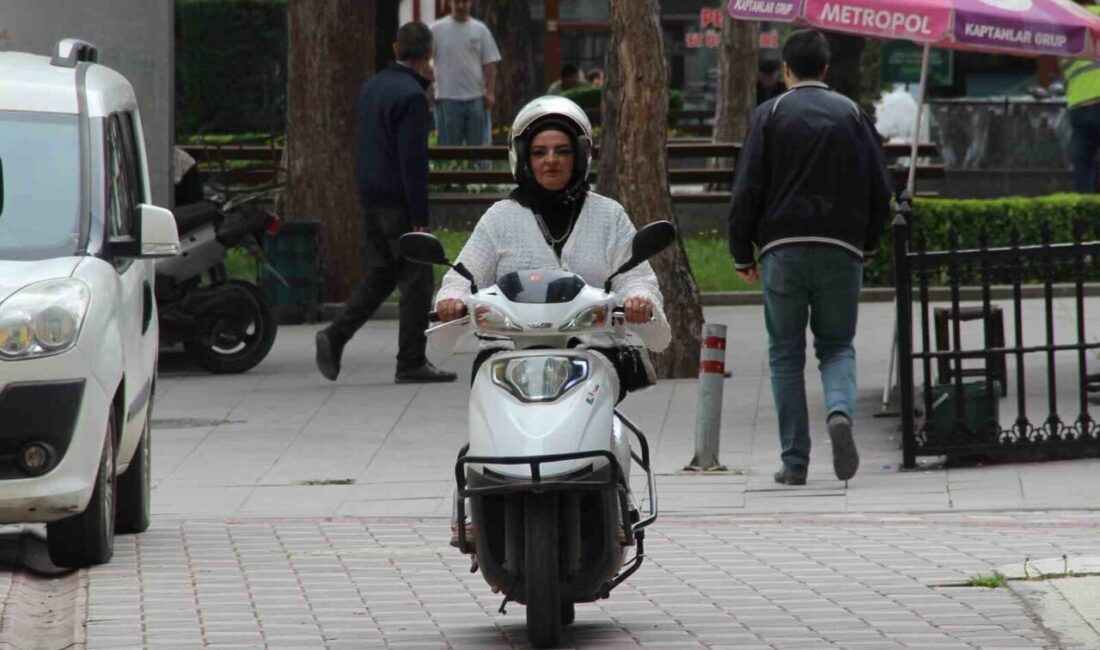 Çorum’da 8 yıldır, çalıştığı restoranda motokuryelik yapan 52 yaşındaki Sibel