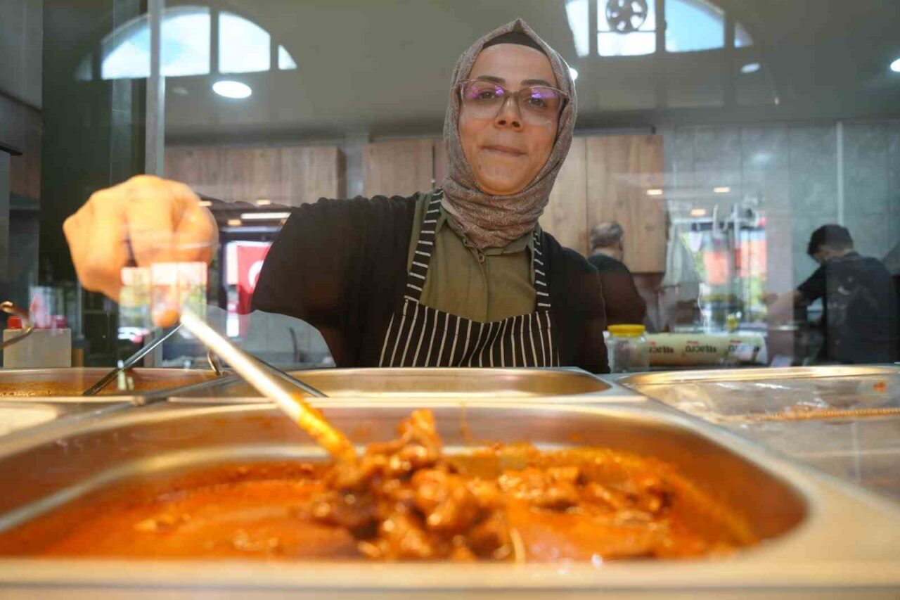 Gaziantep’te 45 yaşındaki Seda Bayram, evde başladığı yemek yapma serüvenini