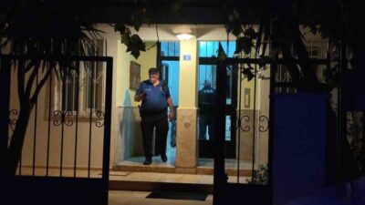 Antalya’da dün gece saatlerinde evinde pompalı tüfekle vurulmuş halde ölü