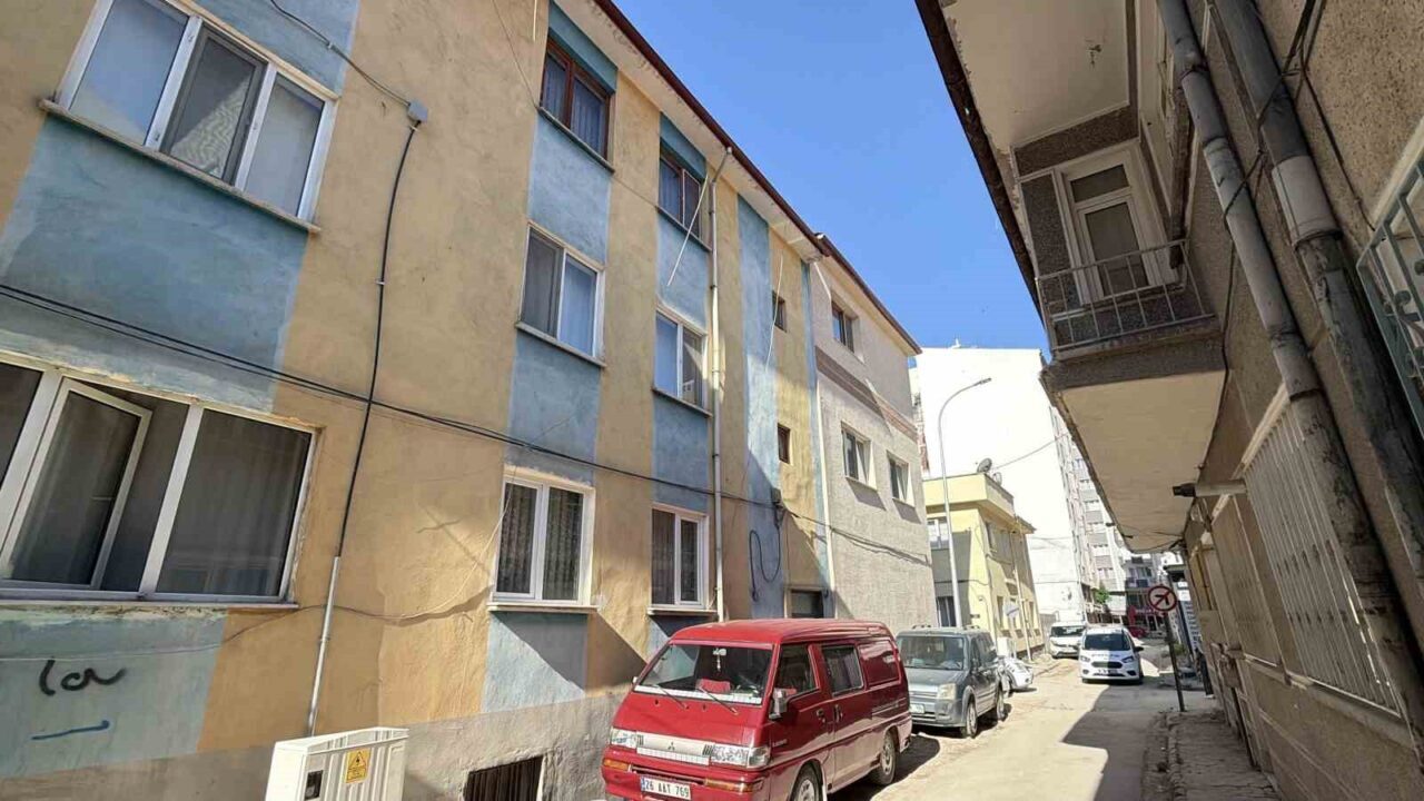 Eskişehir’de evinde eşi tarafından mutfakta hareketsiz şekilde yatarken bulunan 59