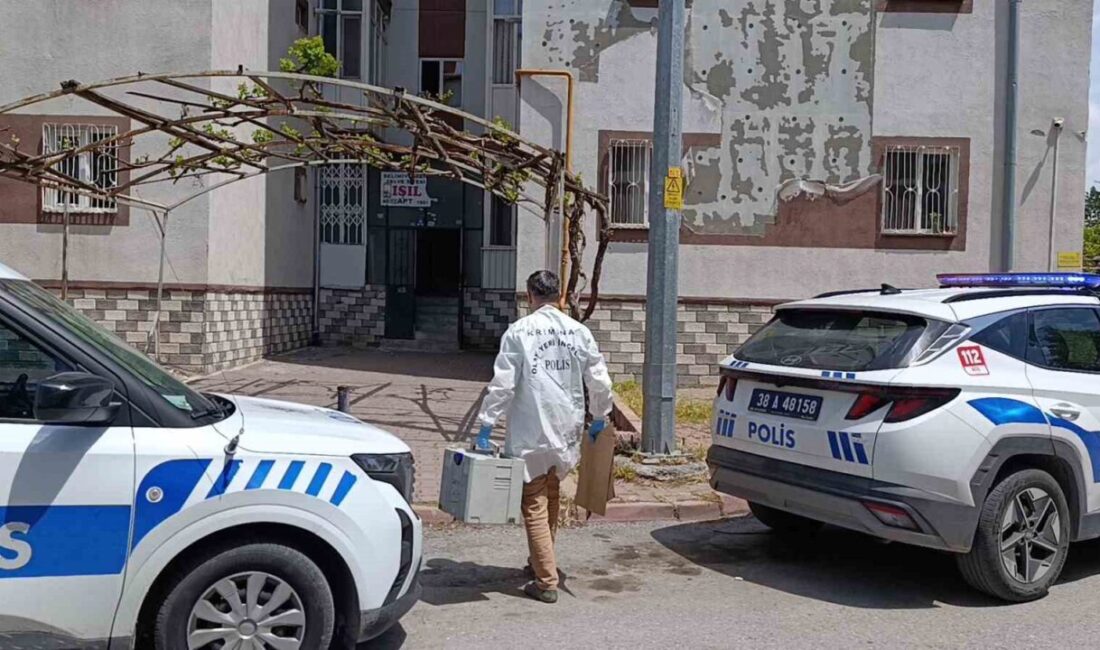 Kayseri’nin Melikgazi ilçesinde bir kişi, evinde ateşli silahla vurulmuş halde