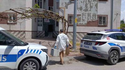 Kayseri’nin Melikgazi ilçesinde bir kişi, evinde ateşli silahla vurulmuş halde