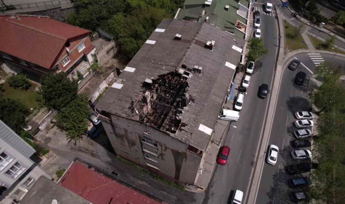 İstanbul Eyüpsultan’da iddiaya göre çatı tamirinin ardından çıkan yangın paniğe