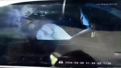 Eyüpsultan’da taksici aracına aldığı 2 kişi tarafından önce darp edildi