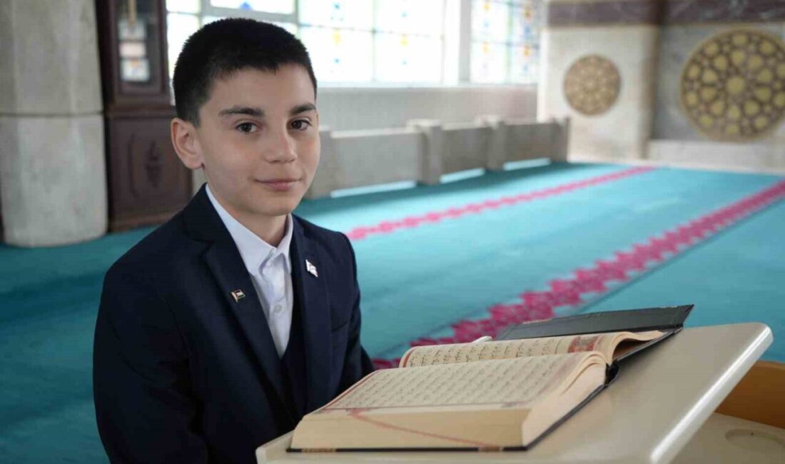 Ezanıyla gönüllere dokunan Samsunlu ortaokul öğrencisi Emir Kayra Eke bu