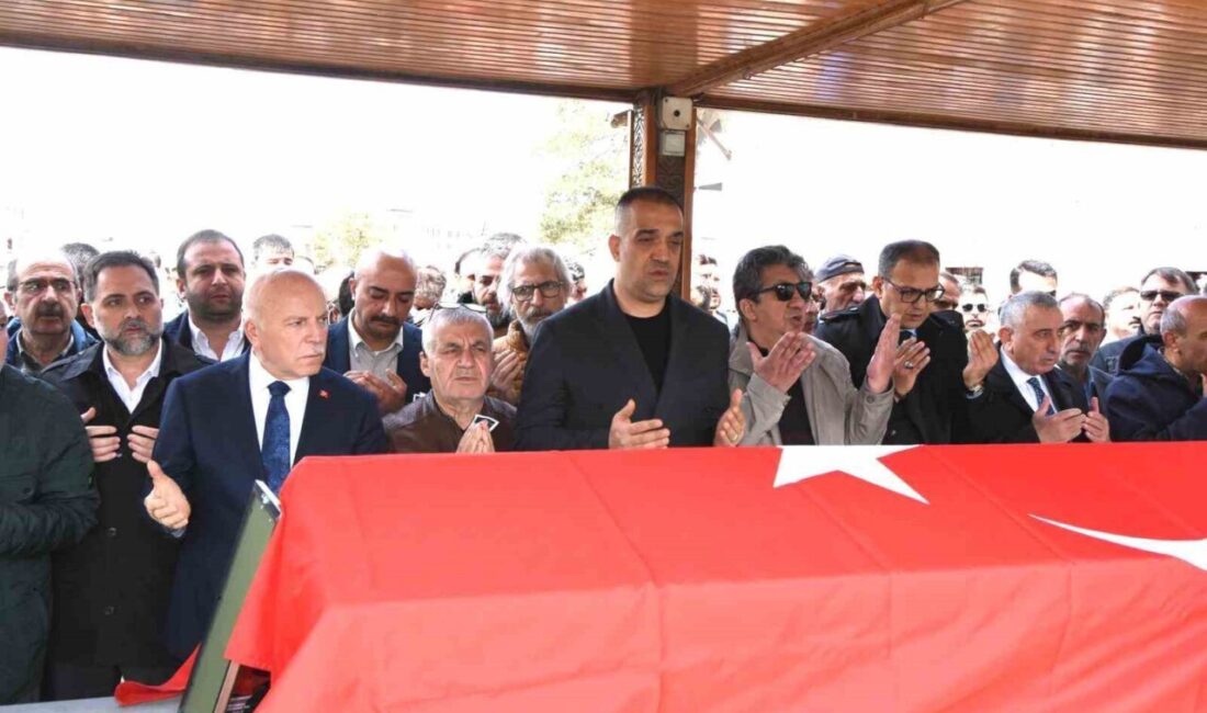 Erzurum Barosu başkanlarından Avukat Faruk Terzioğlu, son yolculuğuna dualarla uğurlandı.