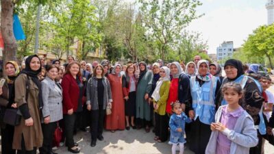 Gaziantep Büyükşehir Belediye Başkanı Fatma Şahin, 25 Aralık Mahallesi sakinleriyle
