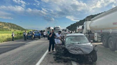 Adıyaman’ın Gölbaşı ilçesinde iki otomobilin kafa kafaya çarpıştığı trafik kazasında