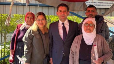 Adana’nın Feke ilçesinde pazarda ürünlerini satışa sunan kadın üreticilere, Belediye