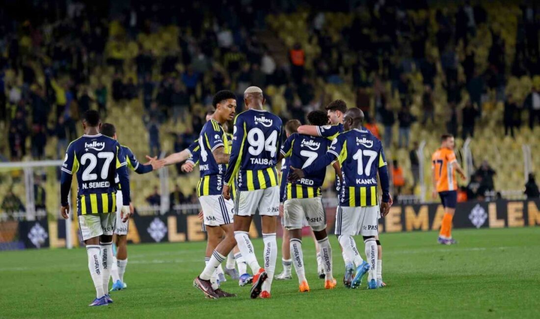 Trendyol Süper Lig’de Fenerbahçe, RAMS Başakşehir’i 3-1 yenerken, rakibine karşı