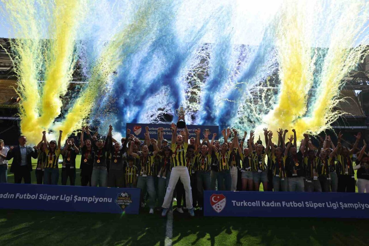 Turkcell Kadın Futbol Süper Ligi’nde şampiyonluğunu ilan eden Fenerbahçe, Ünye