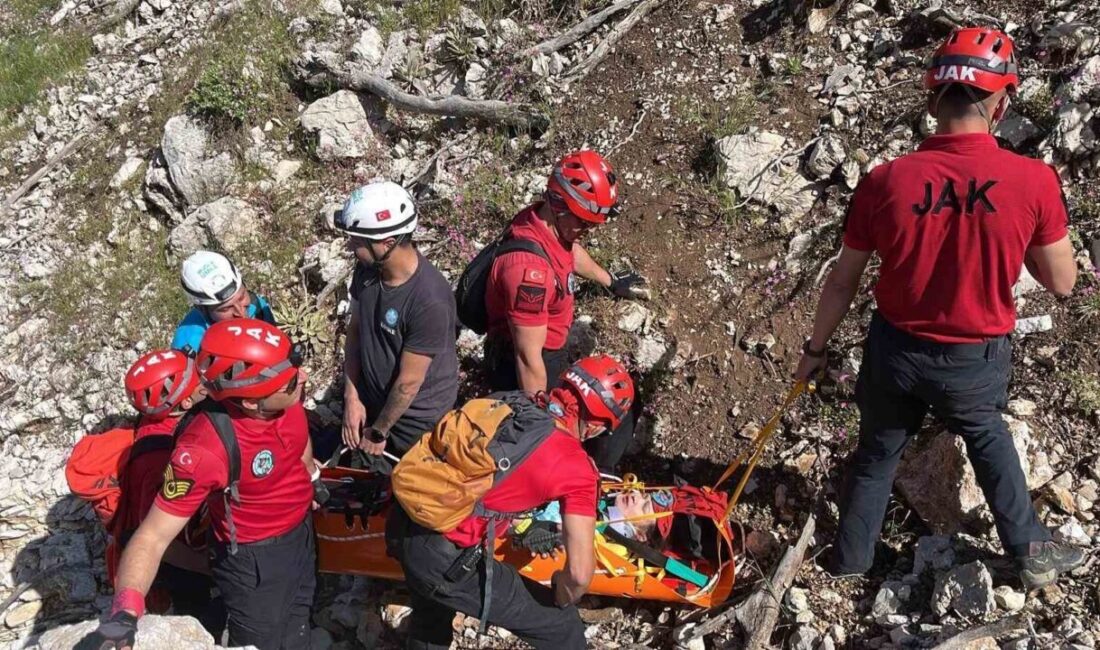 Muğla’nın Fethiye ilçesi Babadağ 1700 metre pistinden yaptığı yamaç paraşütü