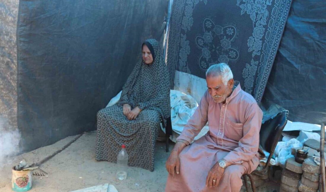 İsrail’in Gazze Şeridi’ne yönelik saldırıları nedeniyle yerinden edilen Filistinlilerden Fayez