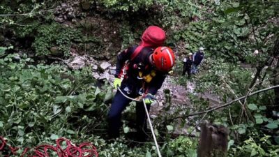 Sakarya’nın Kocaali ilçesinde fındık bahçesinden uçurama yuvarlanan 62 yaşındaki adam,