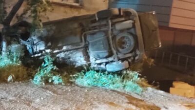 Giresun’da freni boşalan hafif ticari araç, takla atarak apartman boşluğuna