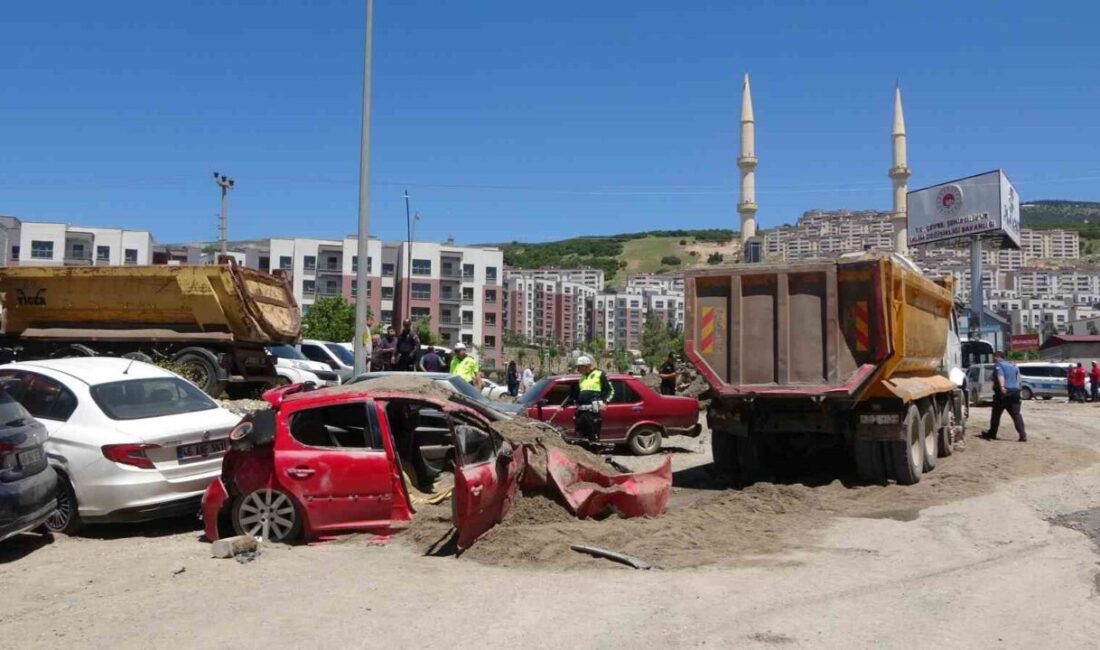 Kahramanmaraş’ta fren sistemi arızalanan kum yüklü kamyon, kontrolden çıkarak geri