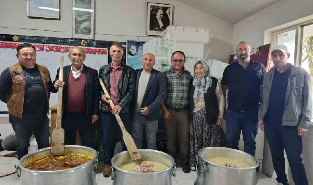 Manisa’nın Gördes ilçesine bağlı Fundacık Mahallesi’nde düzenlenen Geleneksel Köy Hayrı,