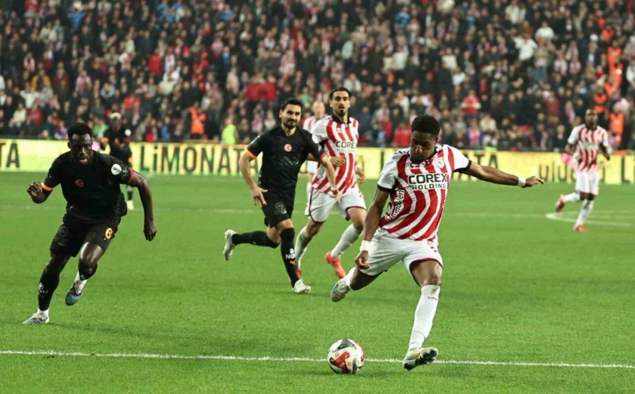 Galatasaray, Samsunspor maçıyla bu sezon ikinci kez kalesinde 4 gol