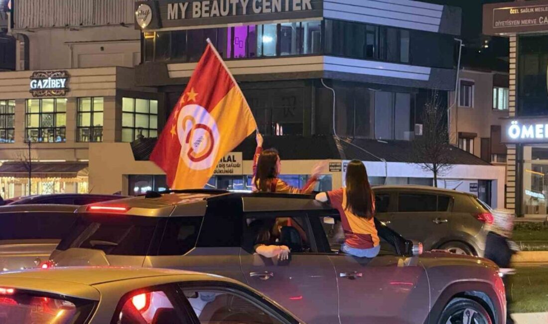 Trendyol Süper Lig’de şampiyonluğunu ilan eden Galatasaray taraftarları, Sakarya’da büyük