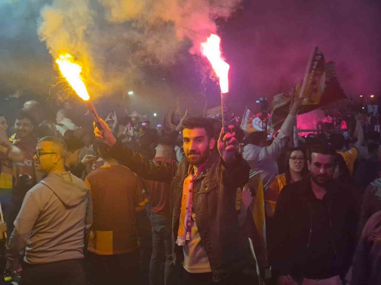 Galatasaray’ın 26. şampiyonluğu Ankara’da tezahüratlar, davul, zurna ve halaylar eşliğinde