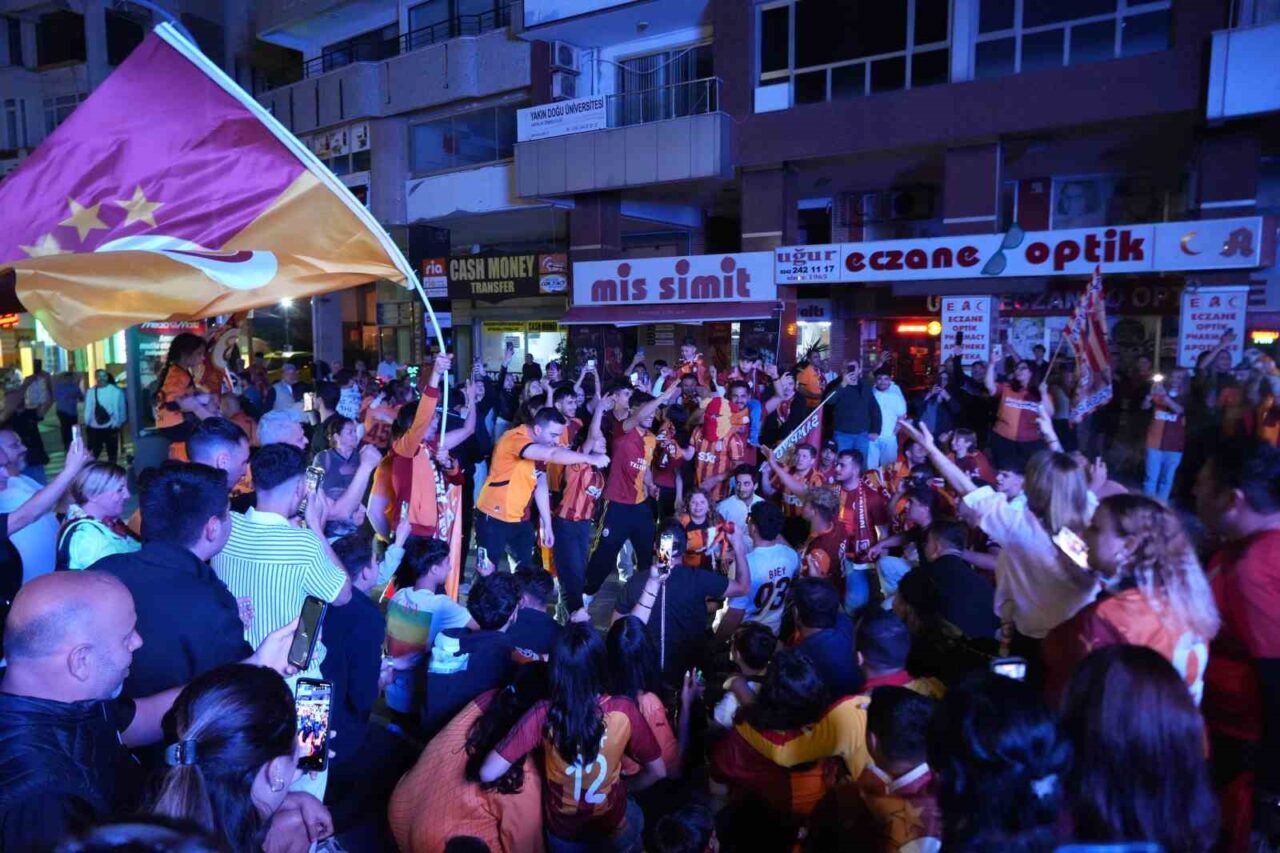 Galatasaray’ın Trendyol Süper Lig’de şampiyonluğunu ilan etmesinin ardından Antalya’da sarı-kırmızılı