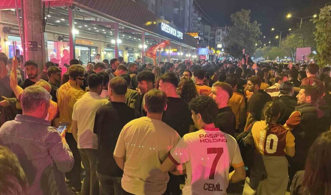 Galatasaray, kendi sahasında Antalyaspor’u 4-2 yenerek Süper Lig’deki şampiyonluk sayısını