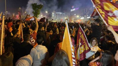Galatasaray’ın şampiyonluğunu ilan etmesiyle sarı-kırmızılı taraftarlar Konya’da sokaklara dökülerek kutlama